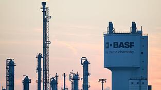 BASF hat trotz heftiger Kritik Milliarden in ein neues Werk in China investiert- (Archivbild) BASF hat trotz heftiger Kritik Milliarden in ein neues Werk in China investiert- (Archivbild)