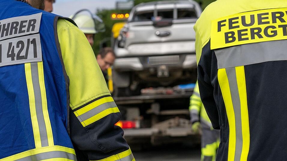 Das Auto soll sich mehrfach überschlagen haben. Das Auto soll sich mehrfach überschlagen haben.