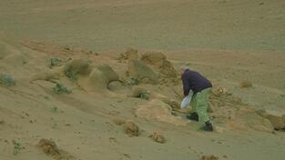 Manfred Eiberweiser entdeckte ein Dinosaurierskelett in der Wüste Gobi - eine Begegnung mit der prähistorischen Vergangenheit, die dem Abenteurer in Erinnerung geblieben ist.