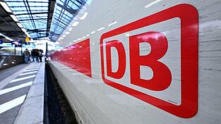 Die Bahn dürfte ihr Pünktlichkeitsziel auch in diesem Jahr deutlich verfehlen. (Archivbild) Die Bahn dürfte ihr Pünktlichkeitsziel auch in diesem Jahr deutlich verfehlen. (Archivbild)