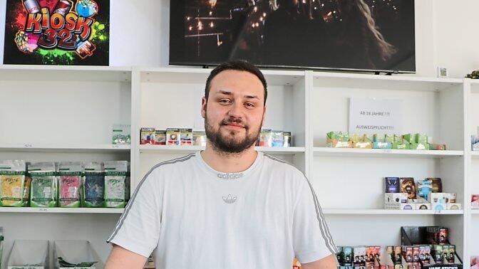 Bei Alex Gebel, Besitzer des Kiosks 32 am Tannenweg: Sein Laden ist ein Treffpunkt im Viertel. Bei Alex Gebel, Besitzer des Kiosks 32 am Tannenweg: Sein Laden ist ein Treffpunkt im Viertel.