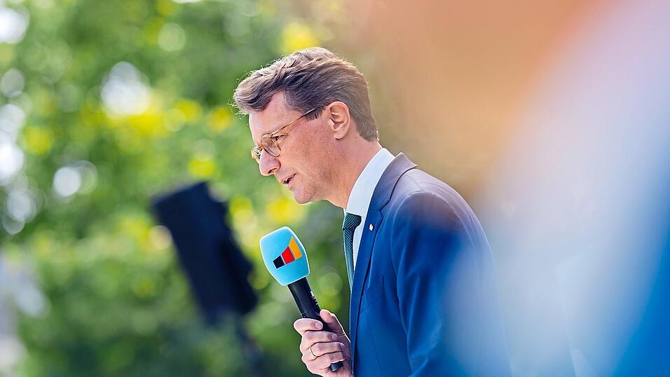 Nordrhein-Westfalens CDU um Ministerpräsident Hendrik Wüst liegt mit 33,3 Prozent der Stimmen über dem Bundestrend. Nordrhein-Westfalens CDU um Ministerpräsident Hendrik Wüst liegt mit 33,3 Prozent der Stimmen über dem Bundestrend.