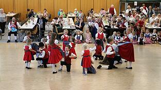 Für die Kindertanzgruppe der Blaibacher Trachtler gab es viel Applaus.