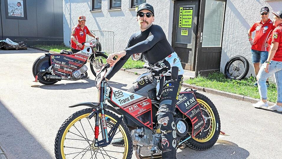 Cooler Typ: Der 32-j&auml;hrige Publikumsliebling Paco Castagna (Bild) ist bereit f&uuml;r seine Saisonpremiere in der Devils-Rennkombi - und f&uuml;r das italienische Generationenduell mit dem aufstrebenden Matteo Boncinelli (22) von Slask Swietochlowice.