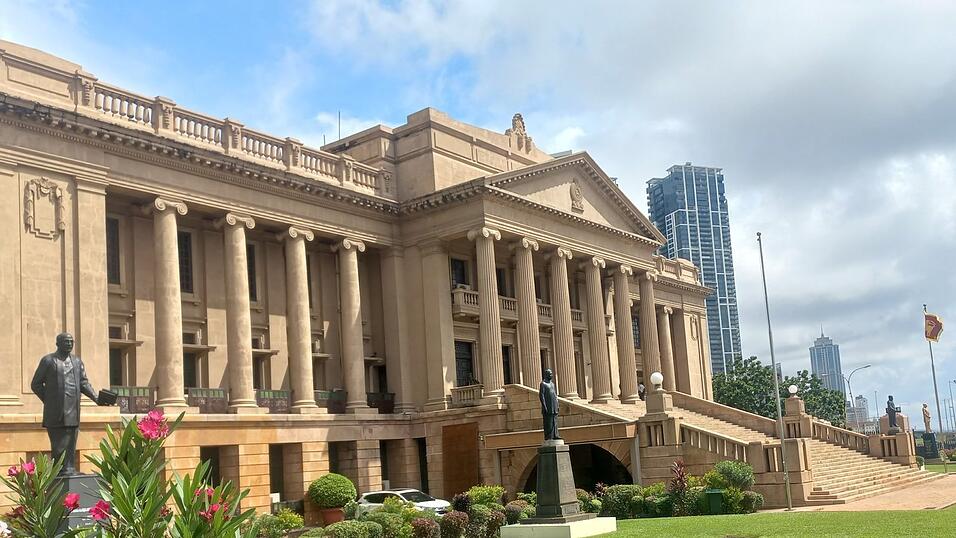 Historische Tempel, moderne Bauten, viel Gewusel: Das ist Colombo, Sri Lankas Hauptstadt.