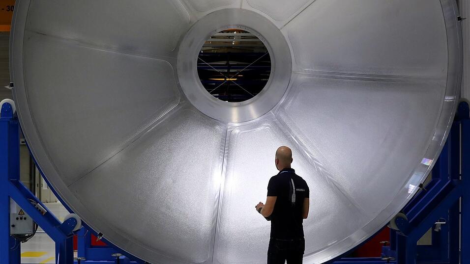 In Augsburgs werden auch künftig Tanks für die Ariane-Raketen gebaut. (Archivbild)
