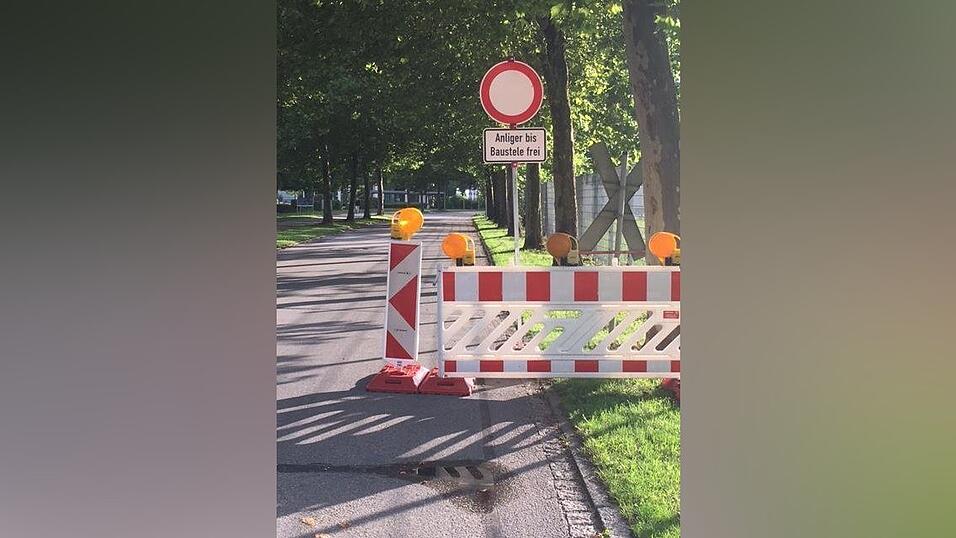 Das Schild des Anstoßes: Mittlerweile wurden die fehlerhaften Verkehrszeichen gegen neue ausgetauscht - diesmal mit korrekter Beschriftung.