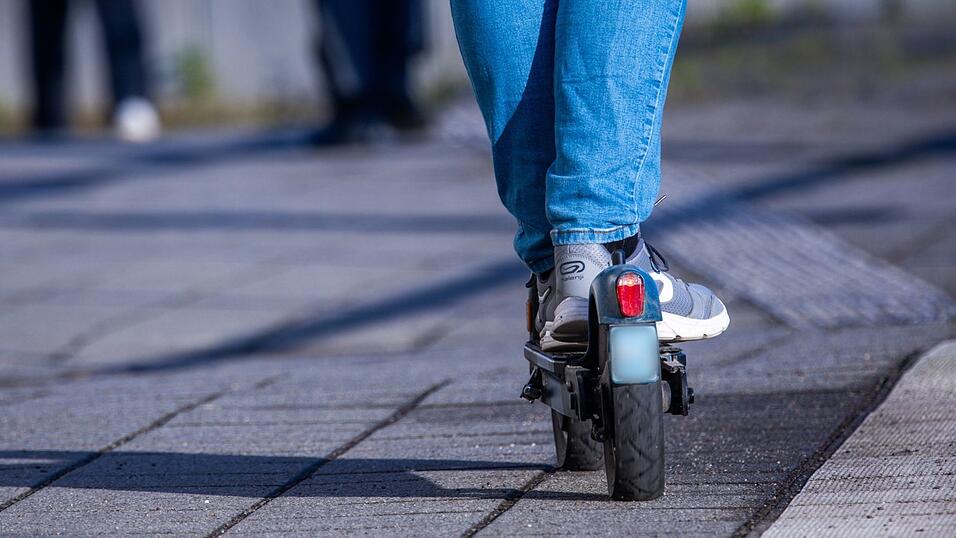 Gegen den Jugendlichen wird nun wegen verschiedener Tatvorwürfe ermittelt. (Symbolbild) Gegen den Jugendlichen wird nun wegen verschiedener Tatvorwürfe ermittelt. (Symbolbild)