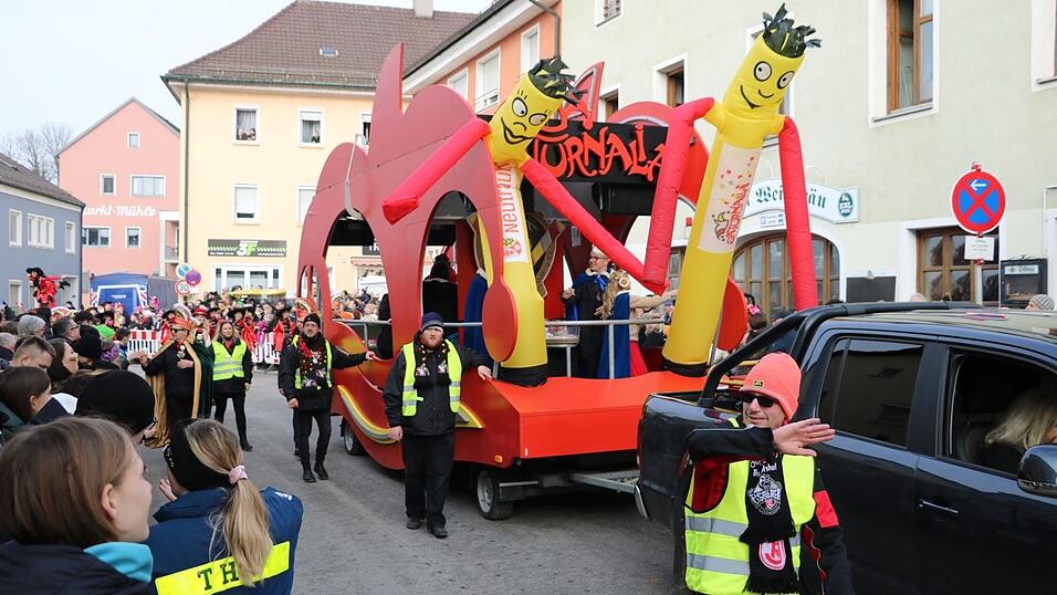 Beim Bogener Faschingsumzug war einiges geboten.