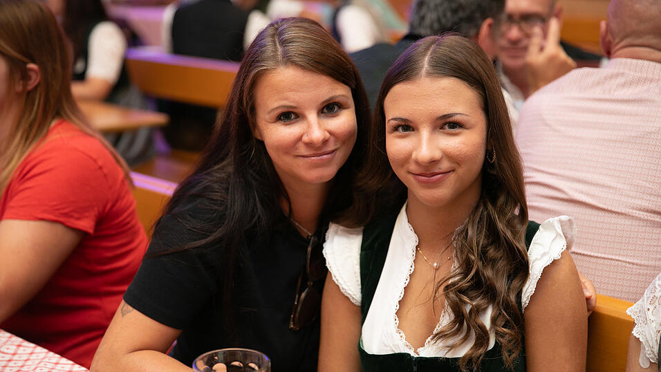 Die Partybilder vom Montag, 18. August, aus dem Festzelt Reisinger. Die Partybilder vom Montag, 18. August, aus dem Festzelt Reisinger.