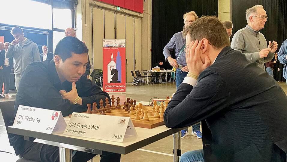 Wesley So (links) ist einer der besten Schachspieler der USA.