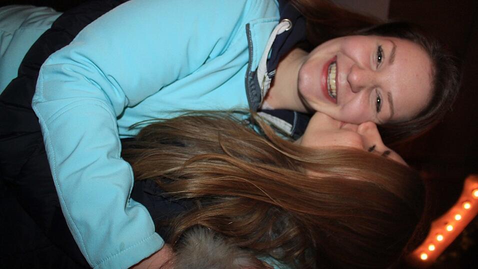 Seit einigen Jahren gehört auch die Weihnachtspyramide am Bischof-Sailer-Platz zur festen Institution zur Weihnachtszeit in Landshut, und ist vor allem bei der jüngeren Generation sehr beliebt. Seit einigen Jahren gehört auch die Weihnachtspyramide am Bischof-Sailer-Platz zur festen Institution zur Weihnachtszeit in Landshut, und ist vor allem bei der jüngeren Generation sehr beliebt.