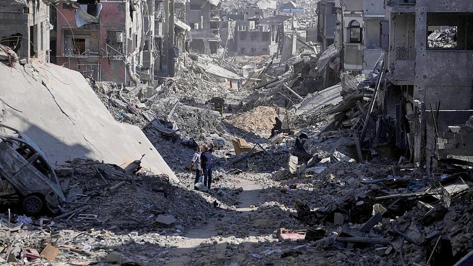 „Der Gazastreifen ist so stark zerstört worden, wie seit dem Vietnamkrieg kein einziges Gebiet mehr auf der Erde“, sagt Politikwissenschaftler Michael Lüders. „Der Gazastreifen ist so stark zerstört worden, wie seit dem Vietnamkrieg kein einziges Gebiet mehr auf der Erde“, sagt Politikwissenschaftler Michael Lüders.
