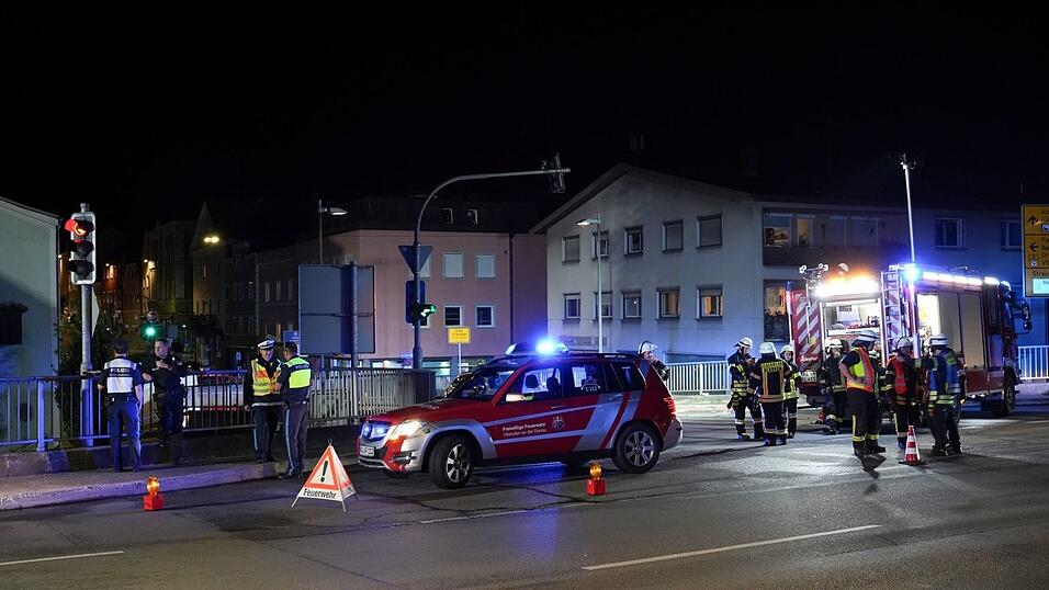 Nach einem Unfall bei einer Schleuserfahrt im Sommer 2024 in Vilshofen ist der Fahrer des Wagens nun vor dem Landgericht Passau verurteilt worden.