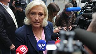 Die Rechtspopulistin Marine Le Pen gilt im Moment als aussichtsreichste Kandidatin für das Präsidentenamt. Die Rechtspopulistin Marine Le Pen gilt im Moment als aussichtsreichste Kandidatin für das Präsidentenamt.