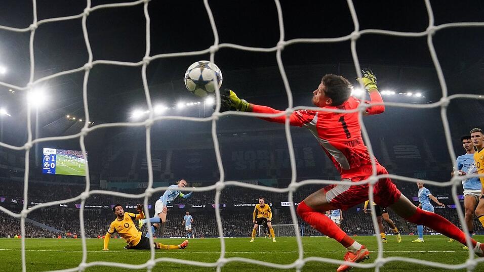 BVB-Torwart Gregor Kobel konnte die Niederlage nicht verhindern. BVB-Torwart Gregor Kobel konnte die Niederlage nicht verhindern.