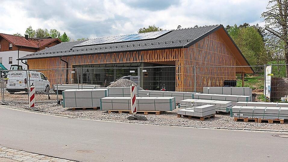 Das Dorfhaus in Harrling, der Bau kommt gut voran. Das Dorfhaus in Harrling, der Bau kommt gut voran.