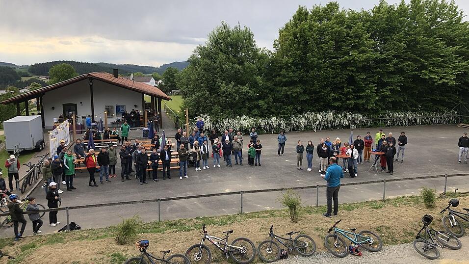 Bürgermeister Dieter Schröfl bei seiner Eröffnungsrede.