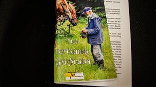 „Der verbannte Großvater“: Stephanie Paas Debütromen. „Der verbannte Großvater“: Stephanie Paas Debütromen.