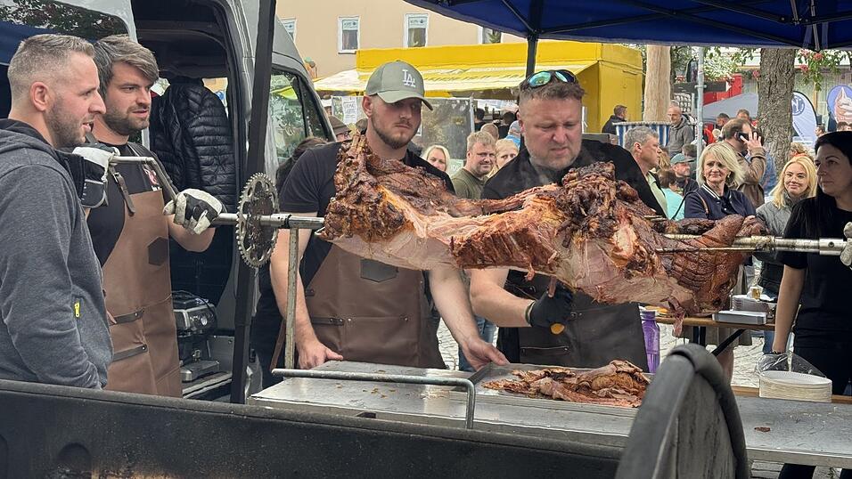 Auch dieses Jahr werden sich in Viechtach die Schweine wieder &uuml;ber dem Grill drehen.