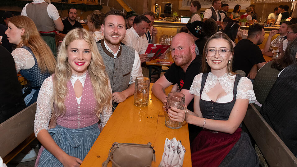 Die Partybilder vom Montag, 14. August 2023, aus dem Festzelt Krönner. Die Partybilder vom Montag, 14. August 2023, aus dem Festzelt Krönner.