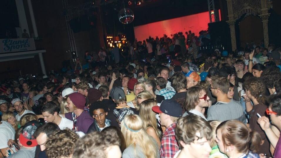 Rund 4000 Boarderfreunde feierten bei der Weltpremiere des neuesten Films von Isenseven, 'Let's go get lost' in M&uuml;nchen.