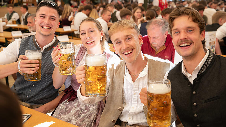 Die Partybilder vom Freitag, 8. August, aus dem Festzelt Nothaft. Die Partybilder vom Freitag, 8. August, aus dem Festzelt Nothaft.