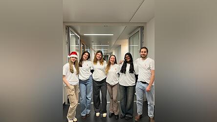 Ein Teil des achtk&ouml;pfigen Teams hinter Bleedies.