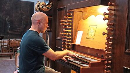 Patrick Gläser rockte die Orgel in der Karmelitenkirche.