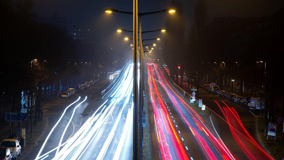 Wie hier an der Landshuter Allee ist der Mittlere Ring in M&uuml;nchen sehr stark befahren. (Archivbild)