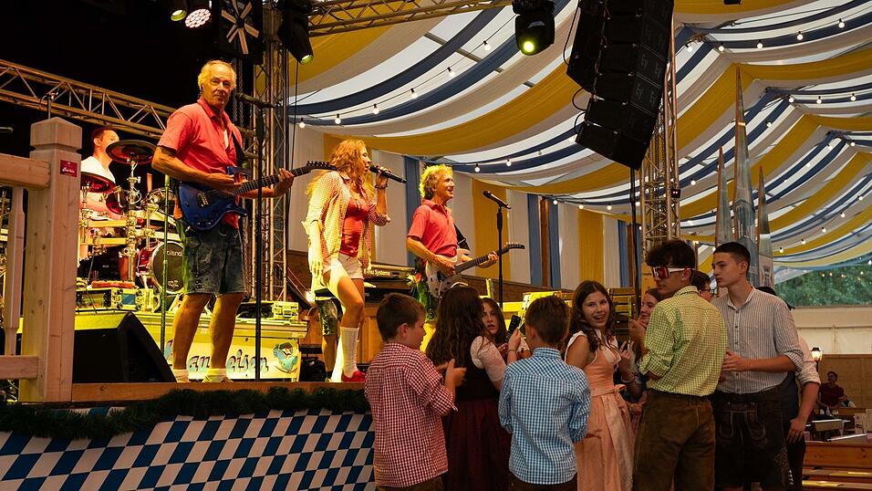 Die Partybilder vom Donnerstag, 13. August, aus dem Festzelt Reisinger. Die Partybilder vom Donnerstag, 13. August, aus dem Festzelt Reisinger.