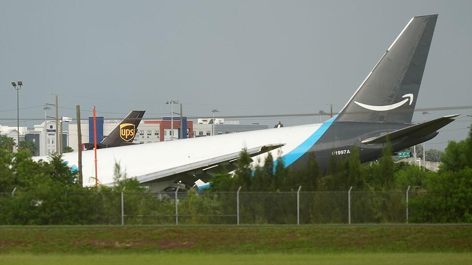 Auf dem Flughafen in Miami kam es zu einem Unfall. Auf dem Flughafen in Miami kam es zu einem Unfall.