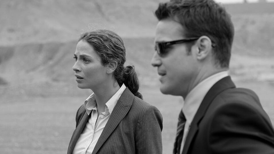 Die Serie 'Warehouse 13': Die Agenten Myka und Pete m&uuml;ssen &uuml;bernat&uuml;rliche Artefakte bewachen.