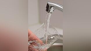 Das Trinkwasser, das aus den H&auml;hnen in rund 10.500 Haushalten in der Hallertau sprudelt, f&ouml;rdert der Wasserzweckverband Hallertau aus zehn Tiefbrunnen mit einer Tiefe von bis zu 100 Metern.