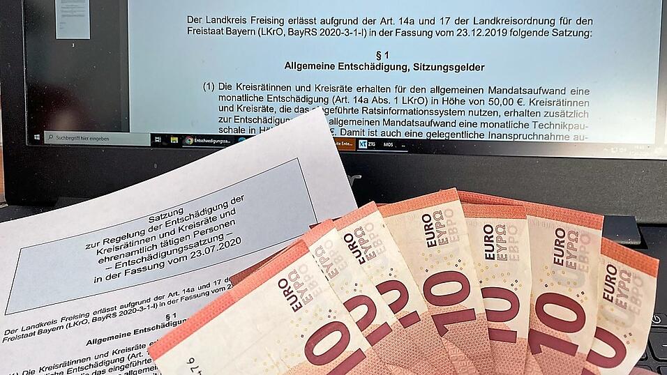 70 Euro Sitzungsgeld soll es in der nächsten Amtsperiode nicht nur für Kreistags-, Ausschuss- und Fraktionssitzungen, sondern auch für die Fraktionsvorsitzendenbesprechungen und 'sonstige Arbeitsgremien' geben. 70 Euro Sitzungsgeld soll es in der nächsten Amtsperiode nicht nur für Kreistags-, Ausschuss- und Fraktionssitzungen, sondern auch für die Fraktionsvorsitzendenbesprechungen und 'sonstige Arbeitsgremien' geben.