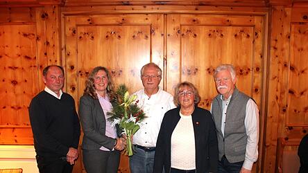 Konrad P&ouml;ppel, Annette Setzensack, Peter-Michael Schmalz, Martha Altweck-Gl&ouml;bl und Ferdinand Hackelsperger (v.l.).
