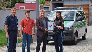 Stefan Lehner (v. l.), Florian Loher, B&uuml;rgermeister Josef Beham und Julia Engleder