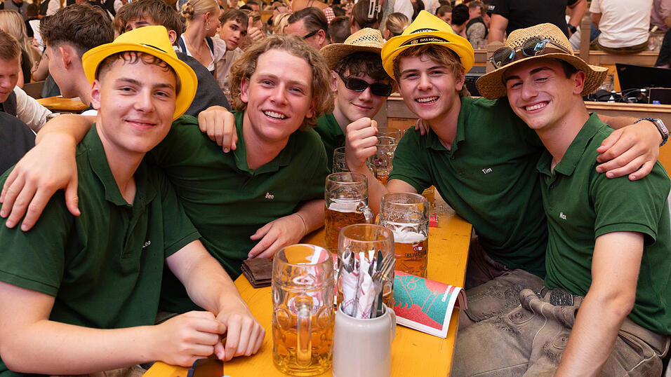 Die Partybilder vom Samstag, 8. August, aus dem Festzelt Krönner. Die Partybilder vom Samstag, 8. August, aus dem Festzelt Krönner.