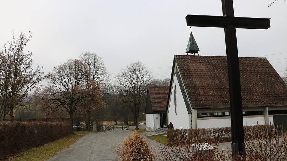 Immer mehr freie Fl&auml;chen weist der Friedhof auf.