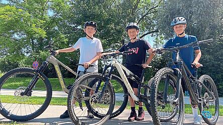 Reto Brand, Noah Mann und Luca Eckart setzen sich für den Bike-Park ein.