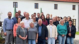 Die Teilnehmer an der Klausurtagung des Marktgemeinderats mit Bürgermeister Sebastian Stanglmaier (l.). Die Teilnehmer an der Klausurtagung des Marktgemeinderats mit Bürgermeister Sebastian Stanglmaier (l.).
