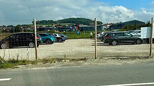 Obwohl die Landesgartenschau mittlerweile seit knapp zwei Monaten Vergangenheit ist, sorgt ihr Großparkplatz, gelegen zwischen Eschlkamer und Kötztinger Straße, für Verärgerung.