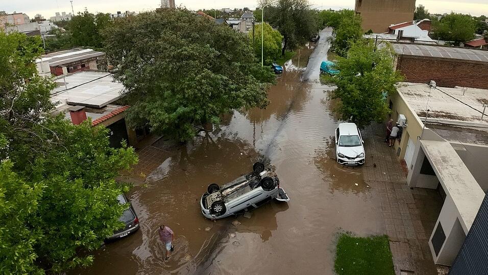 Die Stadt steht größtenteils unter Wasser.