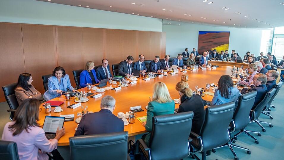 Die Phishing-Kampagne &uuml;ber den Messenger Signal hat auch das Bundeskabinett erreicht. (Archivbild)