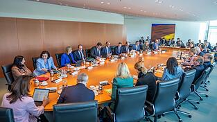 Die Phishing-Kampagne &uuml;ber den Messenger Signal hat auch das Bundeskabinett erreicht. (Archivbild)