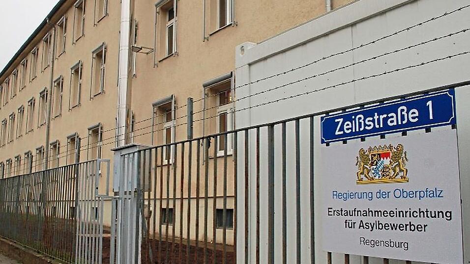 In der ehemaligen Pionierkaserne werden die Erkrankten räumlich isoliert. In der ehemaligen Pionierkaserne werden die Erkrankten räumlich isoliert.