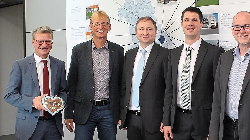 v. l. Bayerischer Staatsminister für Wissenschaft und Kunst, Bernd Sibler, Dekan der Fakultät Elektrotechnik und Medientechnik, Prof. Reinhard Schlosser, Technologie Campus Plattling Prof. Michael Sternad, Dr. Otto Kreutzer und Präsident der Technischen Hochschule Deggendorf, Prof. Peter Sperber. v. l. Bayerischer Staatsminister für Wissenschaft und Kunst, Bernd Sibler, Dekan der Fakultät Elektrotechnik und Medientechnik, Prof. Reinhard Schlosser, Technologie Campus Plattling Prof. Michael Sternad, Dr. Otto Kreutzer und Präsident der Technischen Hochschule Deggendorf, Prof. Peter Sperber.