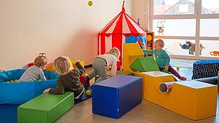 Die „Erweiterte Großtagespflege“ wird als Modellprojekt bis 31. August 2026 befristet.