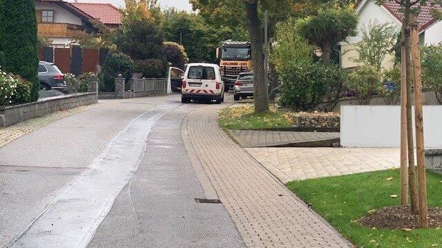 Am Bergschneider Ring wurde bei der Verlegung einer Nahwärmeleitung eine Gasleitung beschädigt. Kurze Zeit kam es zu einem Gasaustritt. Rund 15 Menschen wurden evakuiert. Am Bergschneider Ring wurde bei der Verlegung einer Nahwärmeleitung eine Gasleitung beschädigt. Kurze Zeit kam es zu einem Gasaustritt. Rund 15 Menschen wurden evakuiert.