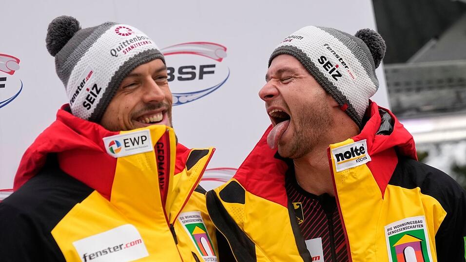 Johannes Lochner (r) und Georg Fleischhauer feiern den Sieg im Zweierbob. Johannes Lochner (r) und Georg Fleischhauer feiern den Sieg im Zweierbob.